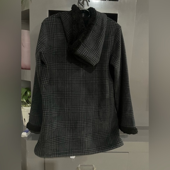 Uniqlo long jacket. Size Medium. Used gently. - Picture 9 of 9